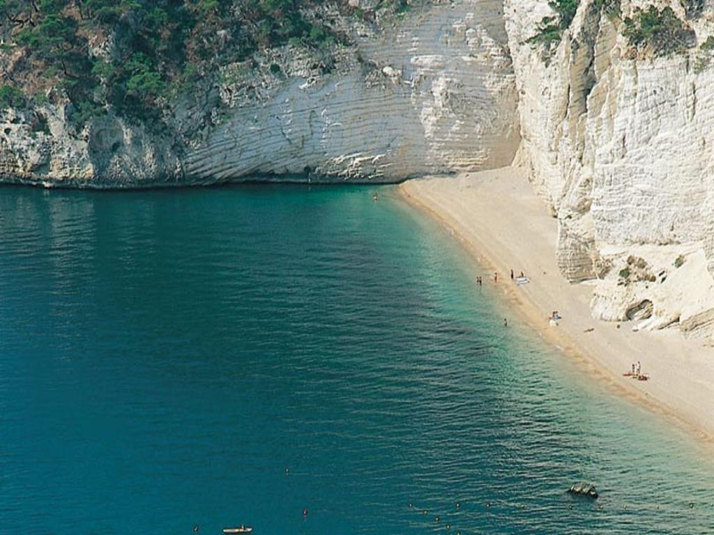 Hotel Alba Del Gargano ماتيناتا المظهر الخارجي الصورة